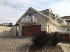 Lofty View of Plett with Holiday Feel and FabViews